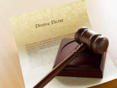 起诉离婚女方要求赔偿要符合什么条件